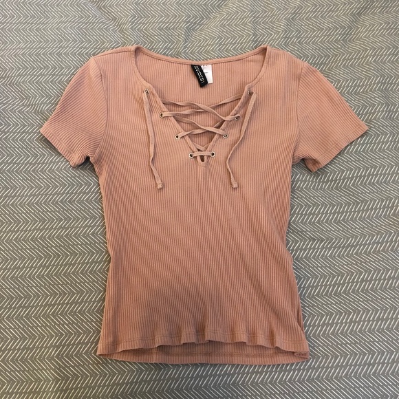 H&M Tops - H&M Blush Shirt